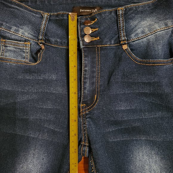 Between Us Jeans - Picture 7 of 12